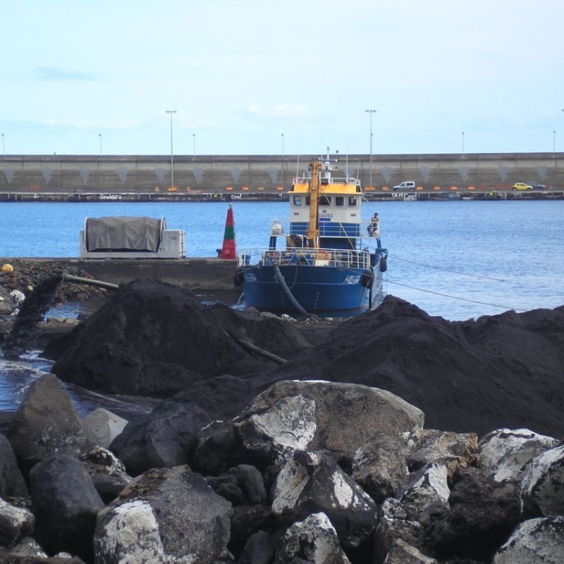 DRAGASUB dragando arena mediante tuberia